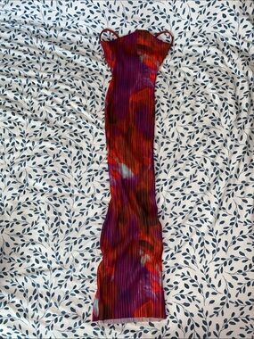 PrettyLittleThing Red & Purple Abstract Print Plisse Maxi Dress